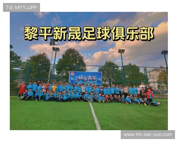 足球联赛完善俱乐部青训队伍的管理与监督制度，足球俱乐部青训简介
